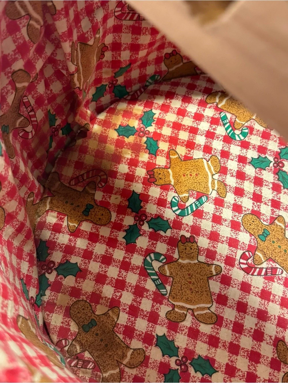 VTG Half Bushel Lined Sewing Basket with 1 Christmas Gingerbread Shaped Handle